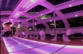 Illustration for article titled Jicoo Floating Bar Reminds Us of What Could Have Been